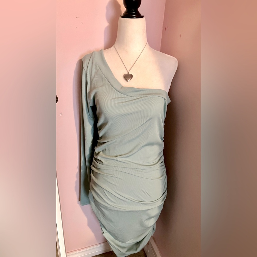 FOREVER 21 - 1 sleeve ripple dress (𝐗𝐋)
